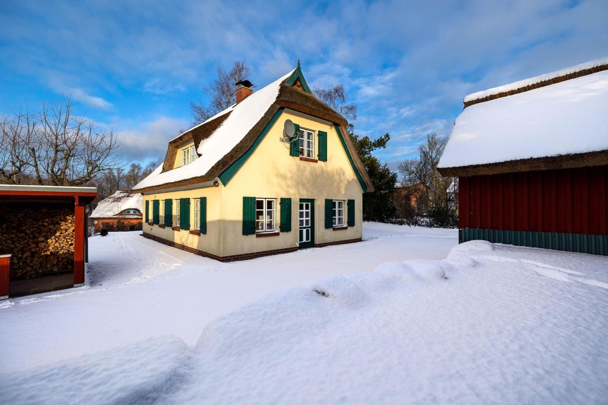 Ferienhaus Preetz 1A - Idylle Unter Reet Burtevitz Exterior photo